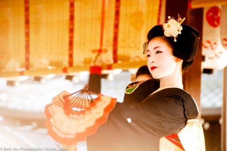geisha_winter_dance_by_bethosjoyous-d3anydc